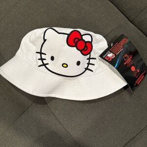 Hello Kitty White SF Giants Bucket Hat NWT
